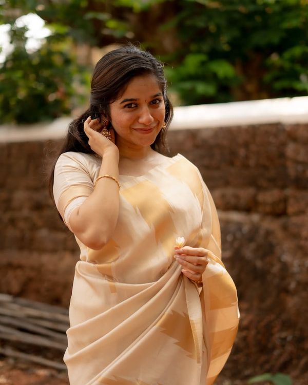 Cream Banarasi Soft Silk Saree with Elegant Zari Design