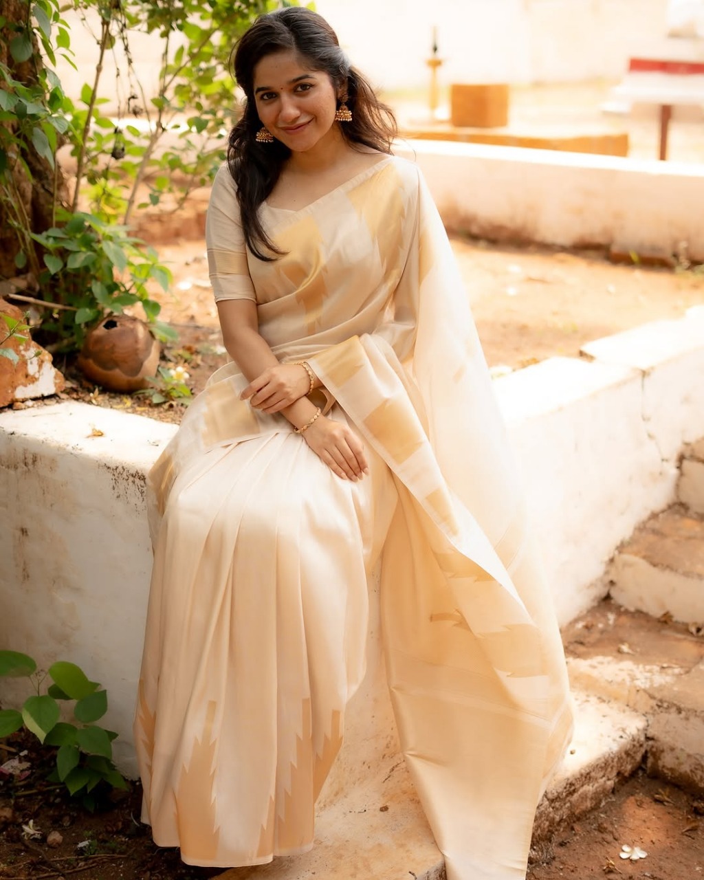 Cream Banarasi Soft Silk Saree with Elegant Zari Design