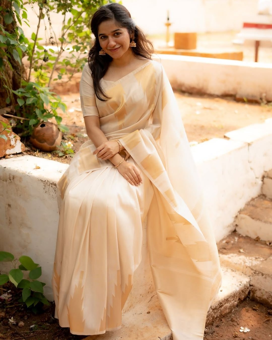 Cream Banarasi Soft Silk Saree with Elegant Zari Design