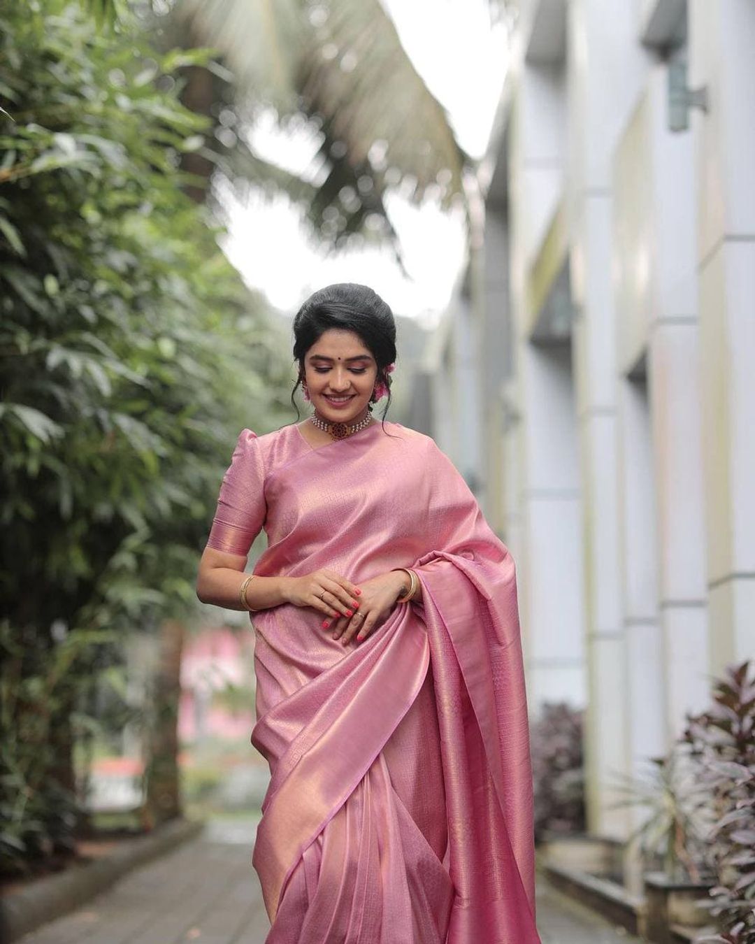 Elegant Rose Pink Banarasi Soft Silk Saree with Zari