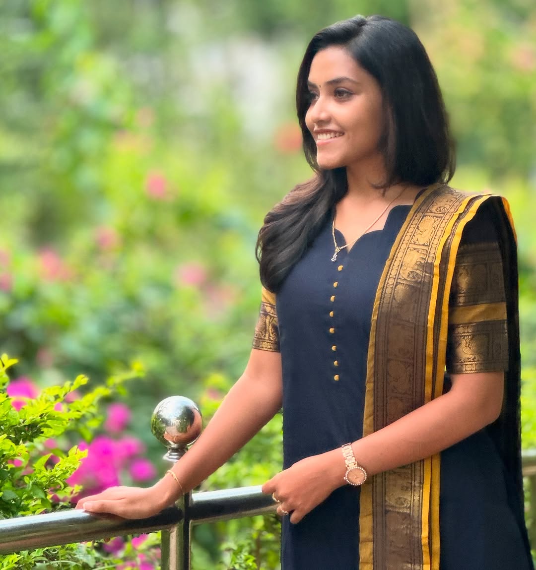 Royal Navy Blue Kanchi Cotton Kurta Set with Elegant Woven Dupatta