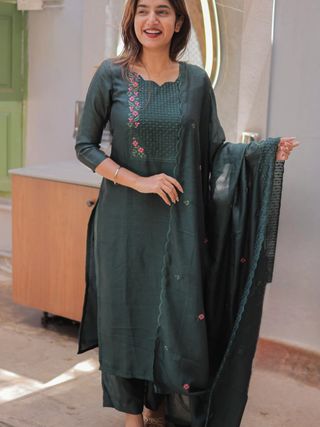 Graceful Dark Green Cotton Kurta Set for Women Online