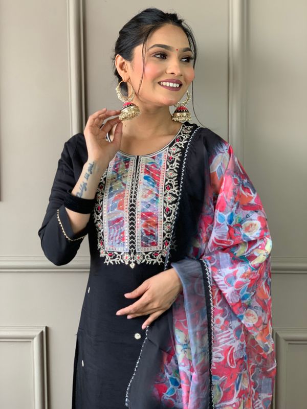 Black Embroidered Rayon Slub Kurta Set with Organza Dupatta