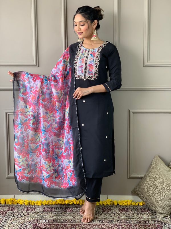 Black Embroidered Rayon Slub Kurta Set with Organza Dupatta