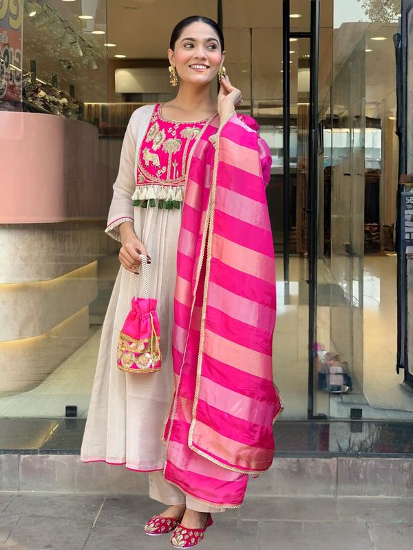 Elegant Silk Embroidered Kurta Pant Set With Jacquard Dupatta