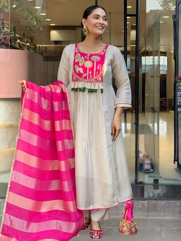 Elegant Silk Embroidered Kurta Pant Set with Jacquard Dupatta