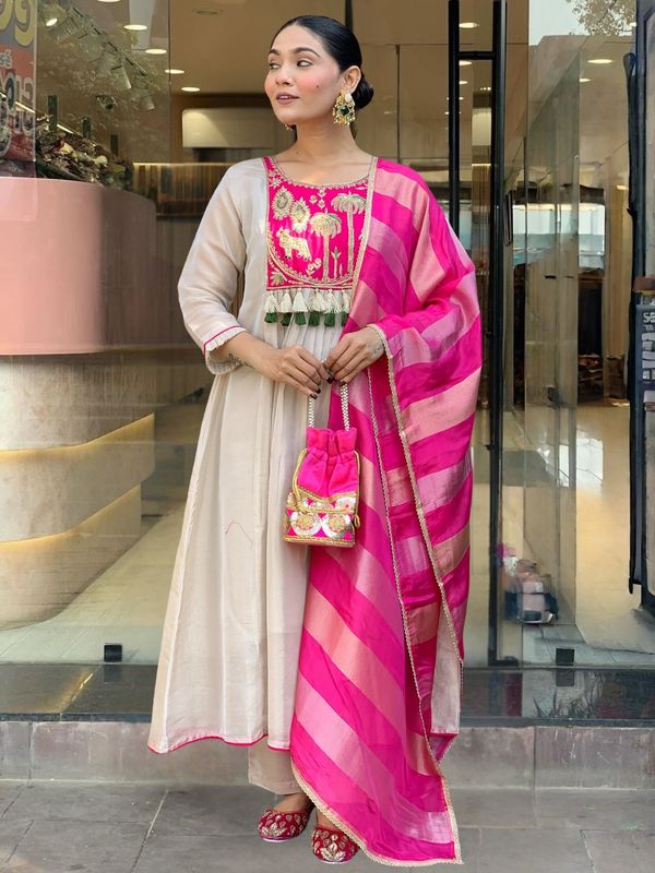 Elegant Silk Embroidered Kurta Pant Set with Jacquard Dupatta