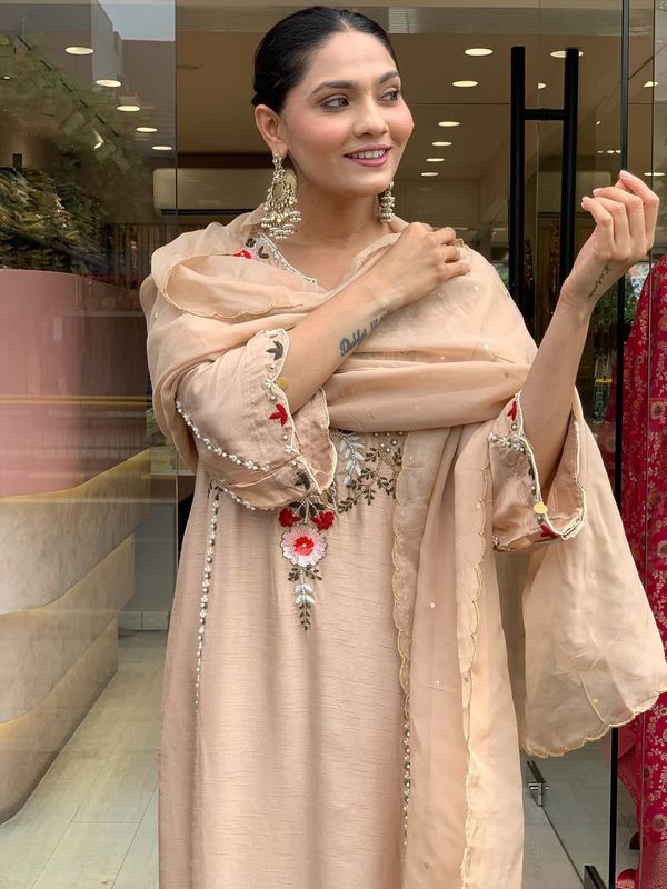 Cream Chanderi Embroidered Kurta Set with Dupatta