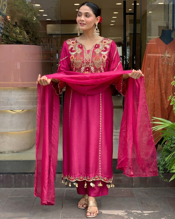 Rani Pink Chanderi Embroidered Kurta Set Dupatta