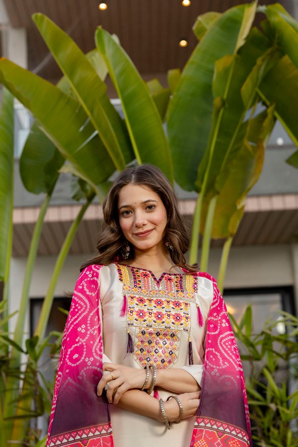 Cream Embroidered Kurta Set with Bandhani Style Dupatta