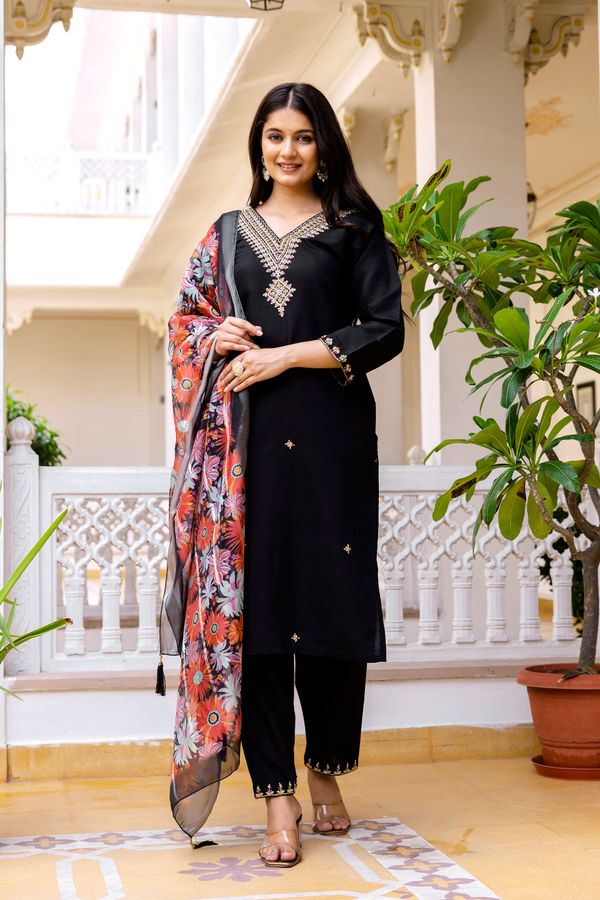 Black Embroidered Chanderi Kurti Pant Dupatta Set