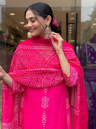 Rani Pink Crepe Embroidered Kurta Pant Dupatta Set