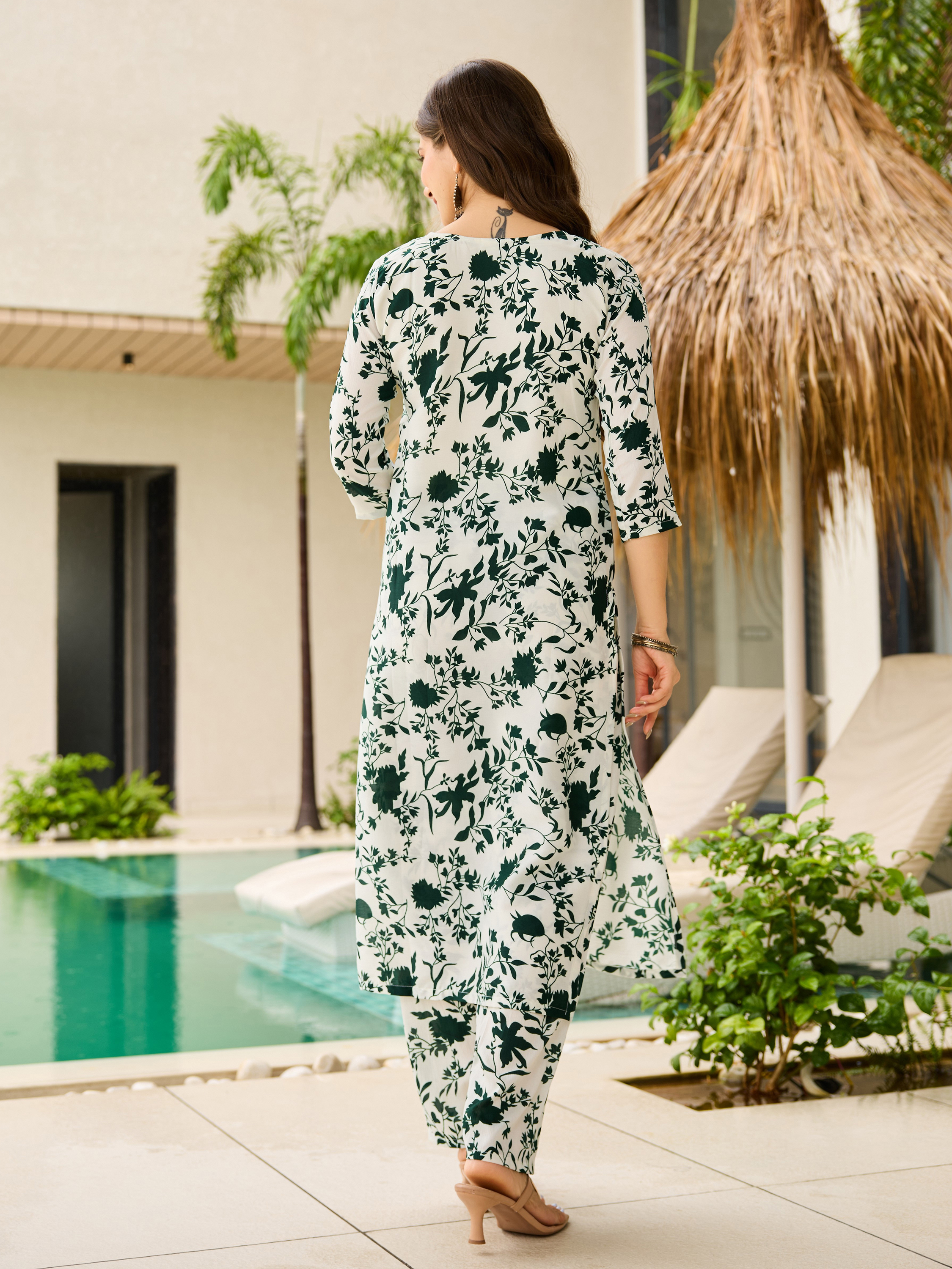 Elegant Green Floral Silk Kurta Pant Dupatta Set