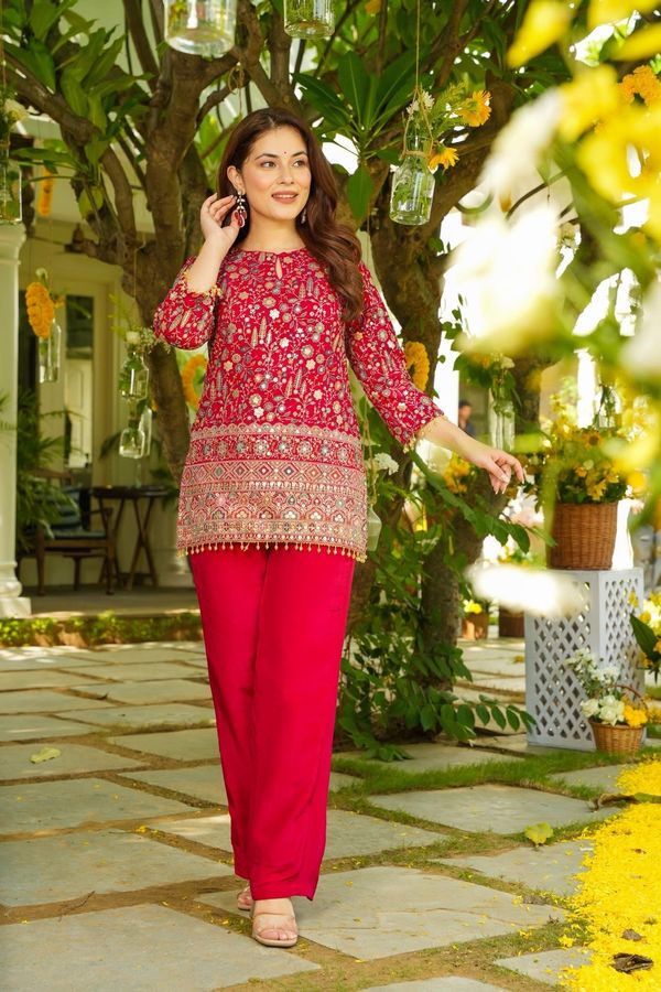 Red Embroidered Crepe Silk Kurta Pant Set for Women
