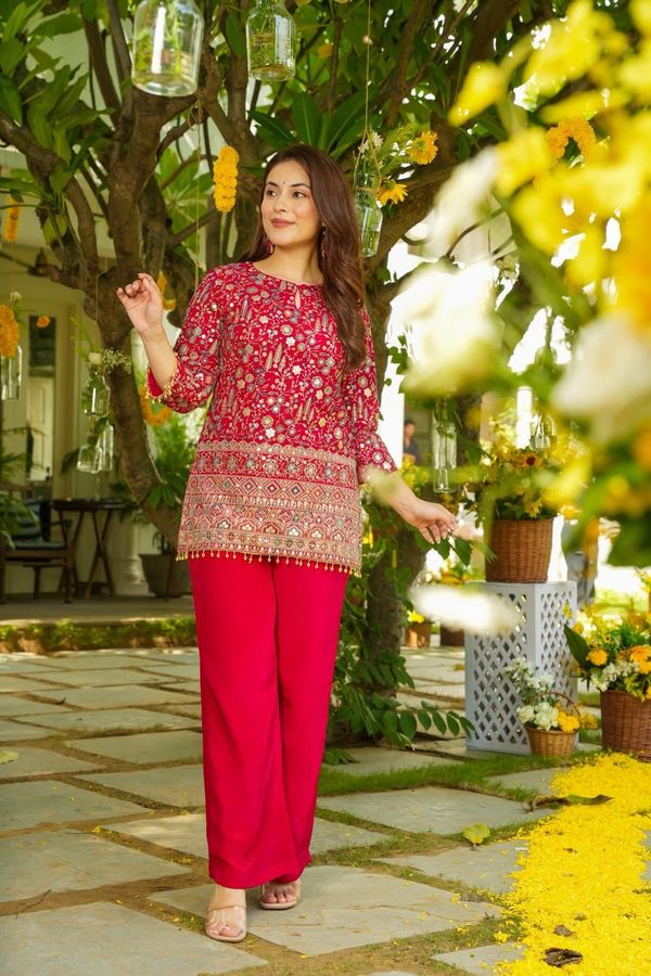 Red Embroidered Crepe Silk Kurta Pant Set for Women
