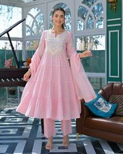 Ivory Floral Embroidered Chanderi Silk Kurta Set Women - Pastel Pink