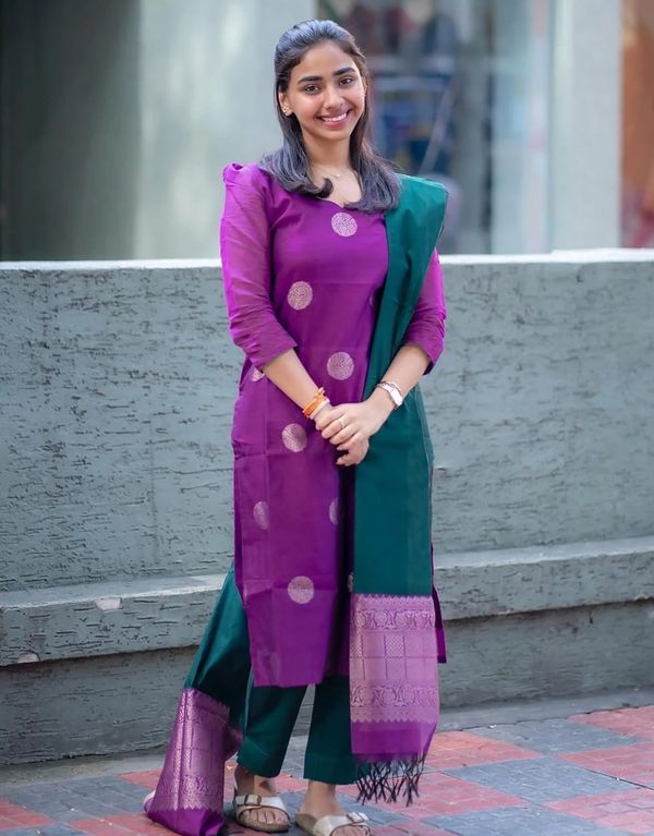 Purple Jacquard Weave Kurta Set With Green Dupatta